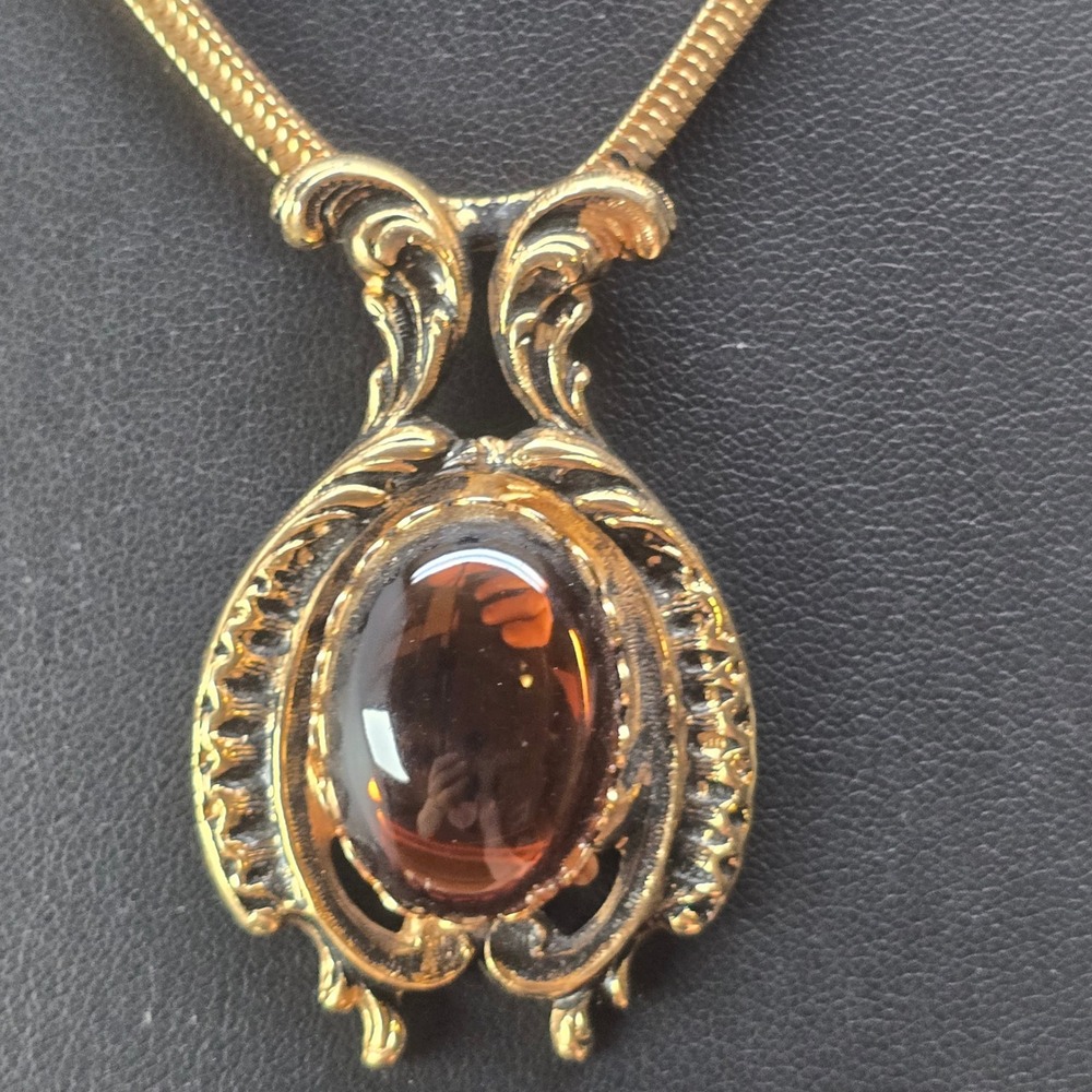 Vintage Gold Tone Snake Chain Necklace Amber Glass Cabochon Ornate Pendant 17"